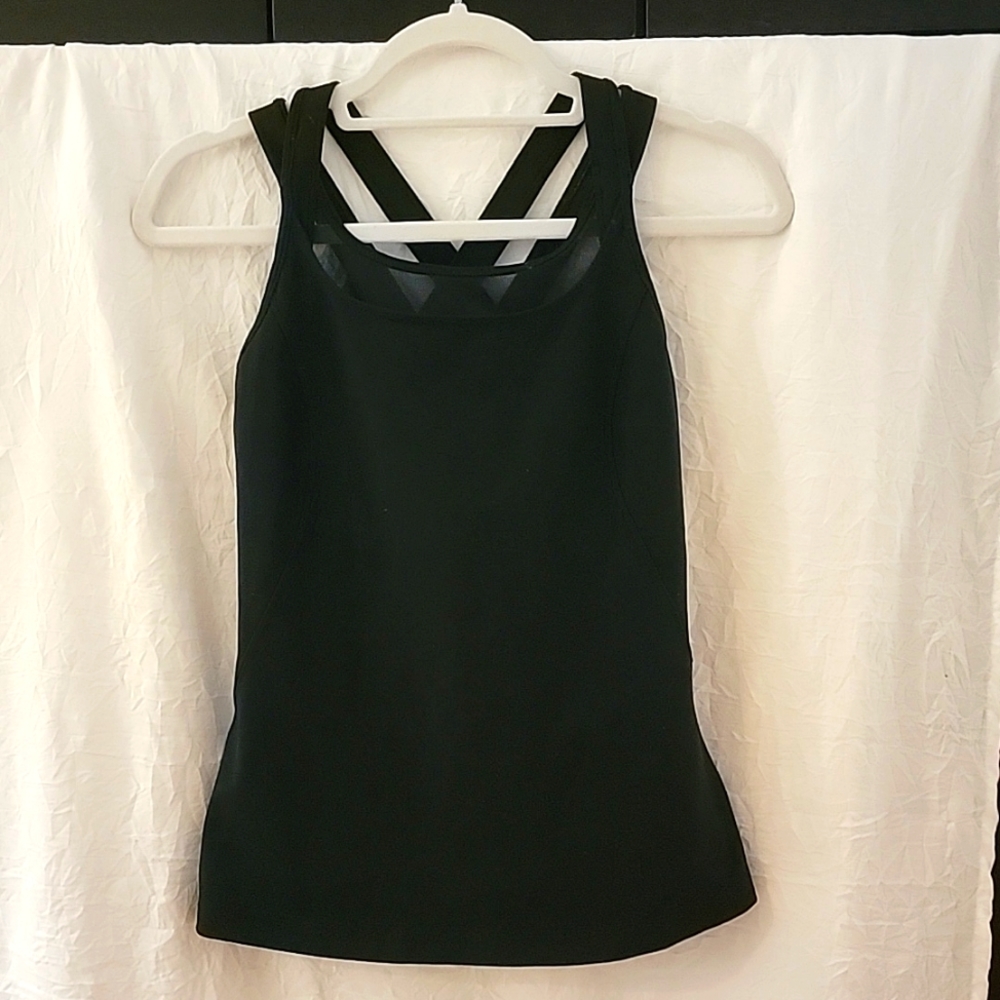 Lululemon tank top w. Built in bra double cross back straps